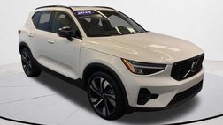 2025 Volvo XC40 B5 Plus Dark Theme