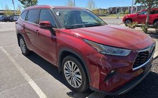 2022 Toyota Highlander Hybrid Platinum