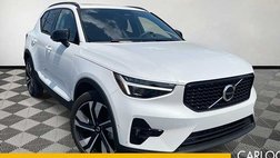 2025 Volvo XC40 B5 Ultra Dark Theme