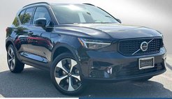 2025 Volvo XC40 B5 Plus Dark Theme