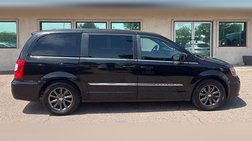 2016 Chrysler Town and Country S