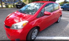 2013 Toyota Yaris LE 5-Door AT