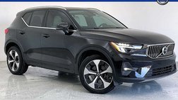 2023 Volvo XC40 B5 Plus Bright Theme