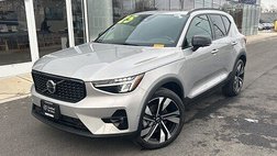 2025 Volvo XC40 B5 Plus Dark Theme