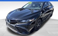 2022 Toyota Camry Hybrid SE