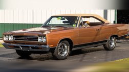 1969 Plymouth 2 DR. Hdtp, tan vinyl top. Factory  magnum  wheels.
