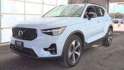 2025 Volvo XC40 B5 Plus Dark Theme