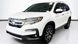 2022 Honda Pilot Touring w/Rear Captain's Chairs