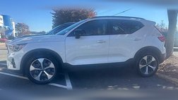 2025 Volvo XC40 B5 Plus Dark Theme