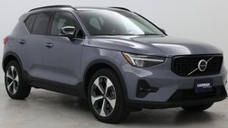 2023 Volvo XC40 B5 Plus Dark Theme