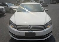2014 Volkswagen Passat 1.8T SE with Sunroof 1.8