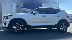 2025 Volvo XC40 B5 Core Bright Theme