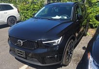 2023 Volvo XC40 B5 Plus Dark Theme