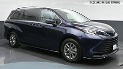 2022 Toyota Sienna LE 8-Passenger