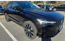 2025 Volvo XC60 B5 Plus Dark Theme