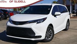2022 Toyota Sienna LE 8-Passenger