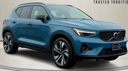 2023 Volvo XC40 B5 Ultimate Dark Theme