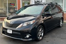2014 Toyota Sienna SE 8-Passenger