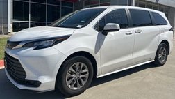 2022 Toyota Sienna LE 8-Passenger