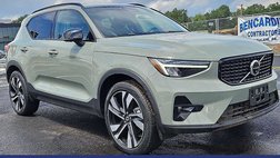 2023 Volvo XC40 B5 Plus Dark Theme