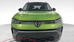 2025 Volkswagen Taos SE Black 4Motion