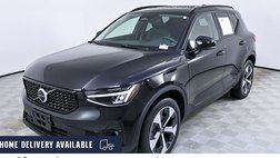 2023 Volvo XC40 B5 Plus Dark Theme