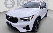 2024 Volvo XC40 B5 Plus Dark Theme
