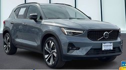2023 Volvo XC40 B5 Plus Dark Theme