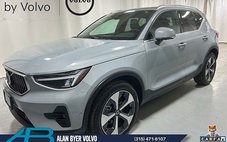 2025 Volvo XC40 B5 Plus Bright Theme