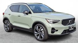 2023 Volvo XC40 B5 Plus Dark Theme