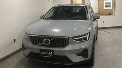 2025 Volvo XC40 B5 Core Bright Theme