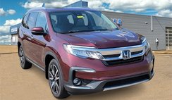 2022 Honda Pilot Touring w/Rear Captain's Chairs