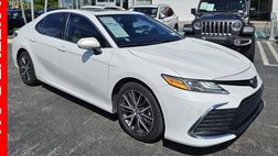 2022 Toyota Camry Hybrid XLE