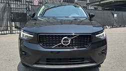 2025 Volvo XC40 B5 Plus Dark Theme