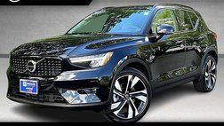 2023 Volvo XC40 B5 Plus Dark Theme