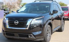 2022 Nissan Pathfinder SV