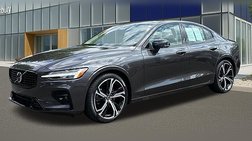 2023 Volvo S60 B5 Plus Dark Theme