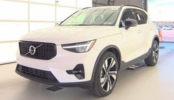 2025 Volvo XC40 B5 Plus Dark Theme