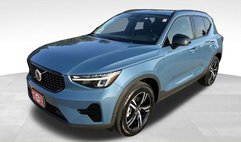 2024 Volvo XC40 B5 Core Dark Theme