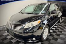 2017 Toyota Sienna XLE Premium 8-Passenger