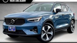 2024 Volvo XC40 B5 Plus Dark Theme