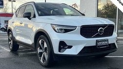 2025 Volvo XC40 B5 Plus Dark Theme