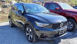 2023 Volvo XC40 B5 Plus Dark Theme