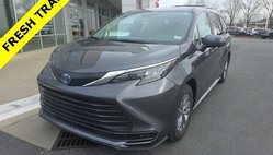 2025 Toyota Sienna LE 8-Passenger