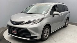 2022 Toyota Sienna LE 8-Passenger