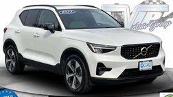 2023 Volvo XC40 B5 Plus Dark Theme