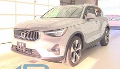 2025 Volvo XC40 B5 Plus Bright Theme