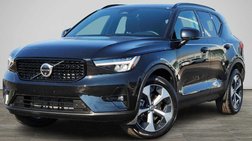 2025 Volvo XC40 B5 Plus Dark Theme