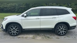 2019 Honda Pilot Touring w/Rear Captain's Chairs