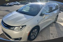 2017 Chrysler Pacifica Hybrid Platinum